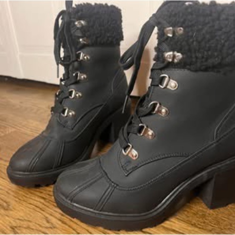 Winter heeled boots